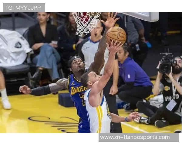 湖人训练营亮点频现替补阵容超越主力范德比尔特健康回归助力球队 湖人训练营亮点频现替补阵容超越主力范德比尔特健康回归助力球队