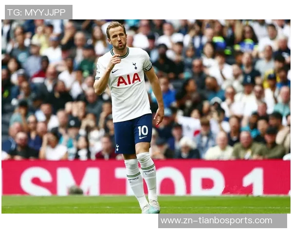 性感女歌手与凯恩同框合影亮相拜仁晚宴引发热议 性感女歌手与凯恩同框合影亮相拜仁晚宴引发热议