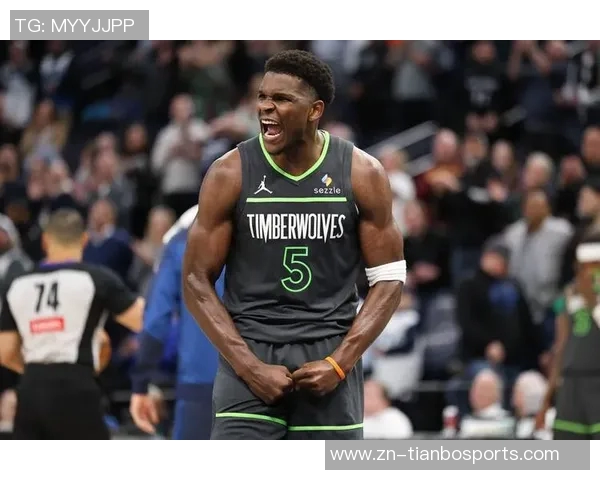 爱德华兹精彩突破拉杆换手上篮展现超强观赏性引发全场欢呼 爱德华兹精彩突破拉杆换手上篮展现超强观赏性引发全场欢呼