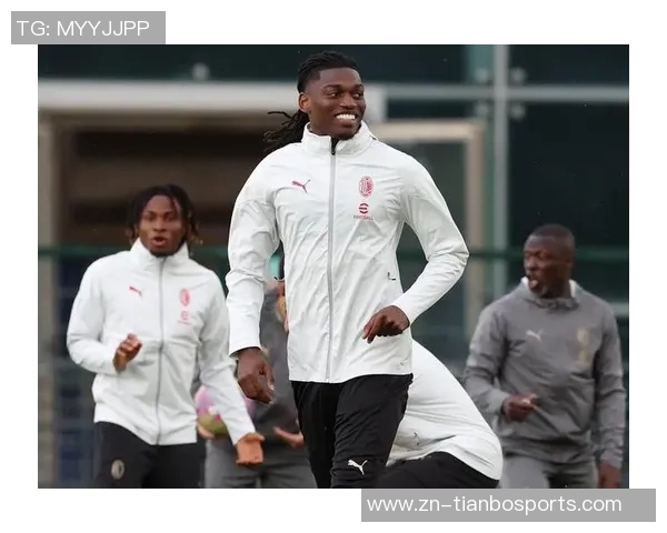 莱奥独自训练备战国脚们周四前全员归队助力米兰 莱奥独自训练备战国脚们周四前全员归队助力米兰