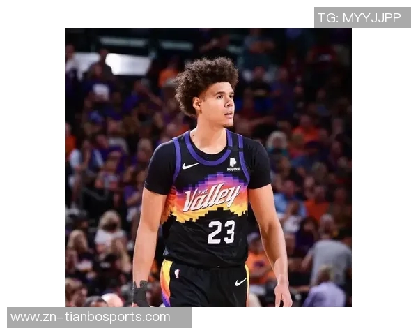 卡梅隆约翰逊上半场状态低迷仅得5分球队需寻找更好进攻节奏