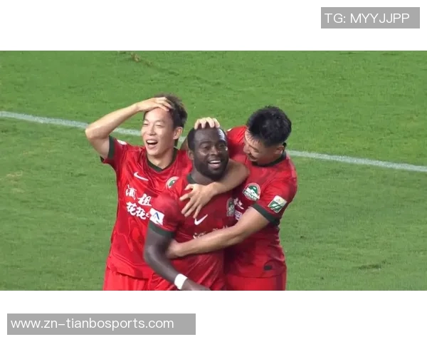 近600名国安球迷远征亚冠客场热情助威气氛火爆几乎反转主场优势 近600名国安球迷远征亚冠客场热情助威气氛火爆几乎反转主场优势