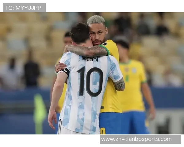 波多黎各歌手洋基老爹亲临阿根廷训练营与梅西等球员亲密合影