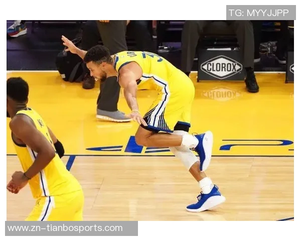 助教分析库里健身与手感的平衡之道探讨运动员体型与技能的关系 助教分析库里健身与手感的平衡之道探讨运动员体型与技能的关系